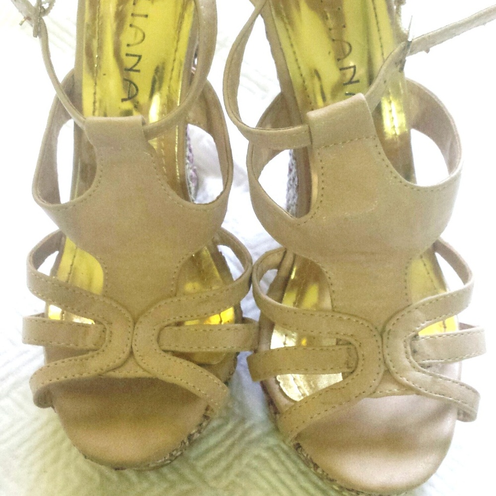 Liliana - Leather open toed wedges - Size 6
